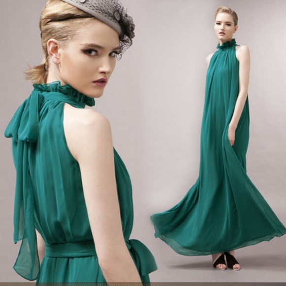 Dresses & Skirts - 🎊HP🎊Beautiful Emerald green Maxi  SummerDress